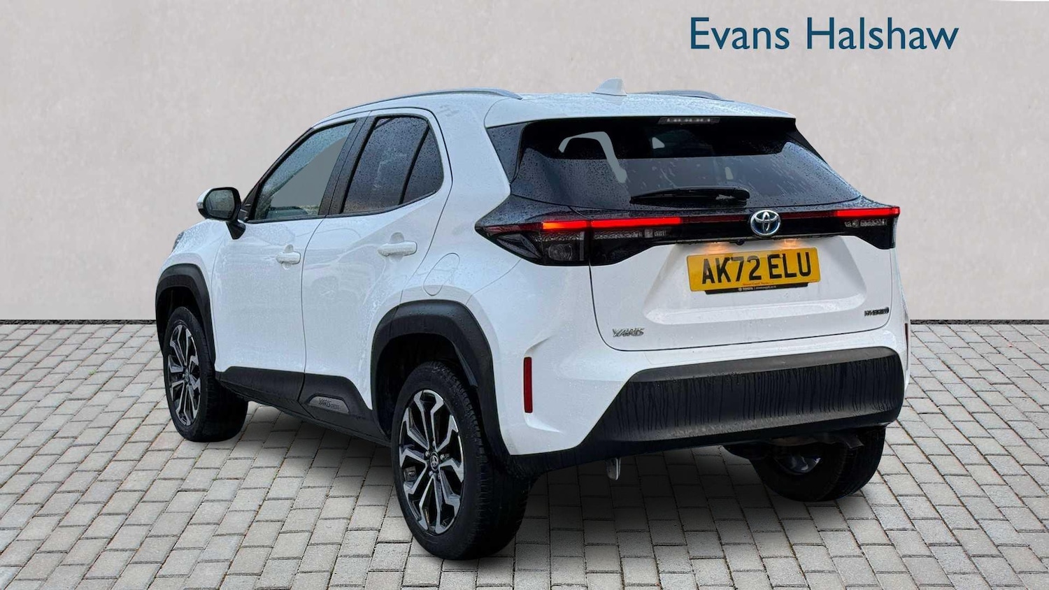 Used Toyota Yaris Cross 2022 for sale - 76916217: Photo 2