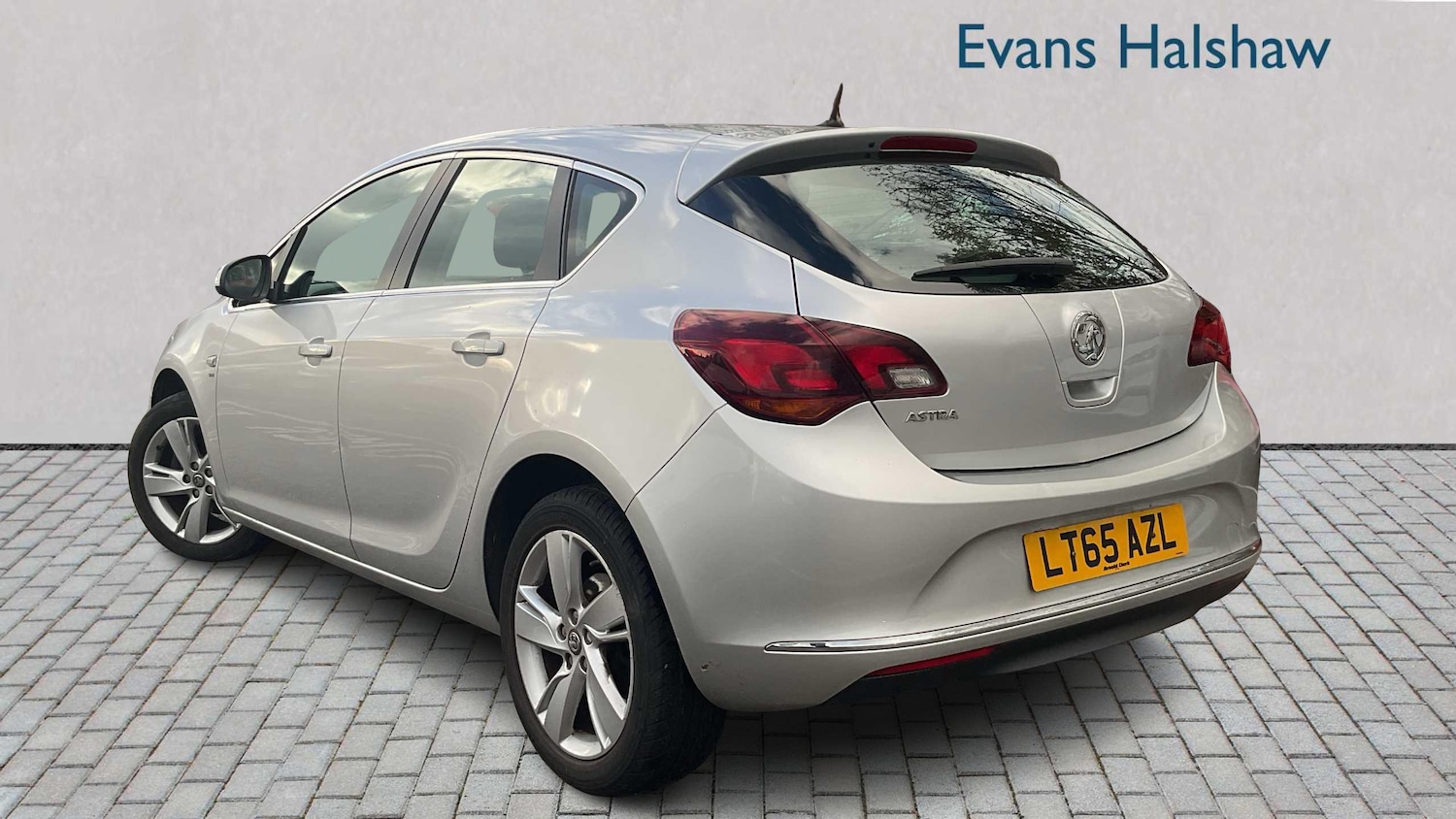 Used Vauxhall Astra 2015 for sale - 76576015: Photo 2
