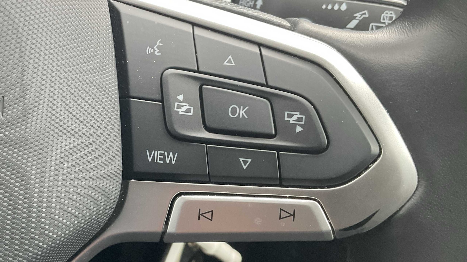 Used Volkswagen T-Roc 2023 for sale - 77443489: Photo 19