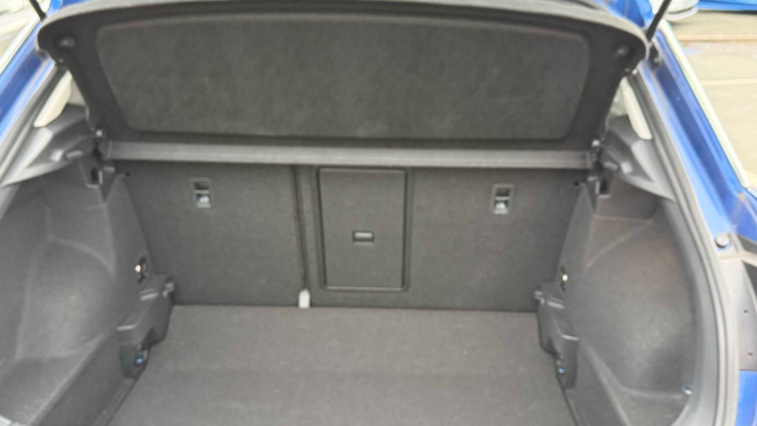 Used Volkswagen T-Roc 2023 for sale - 77443489: Photo 28