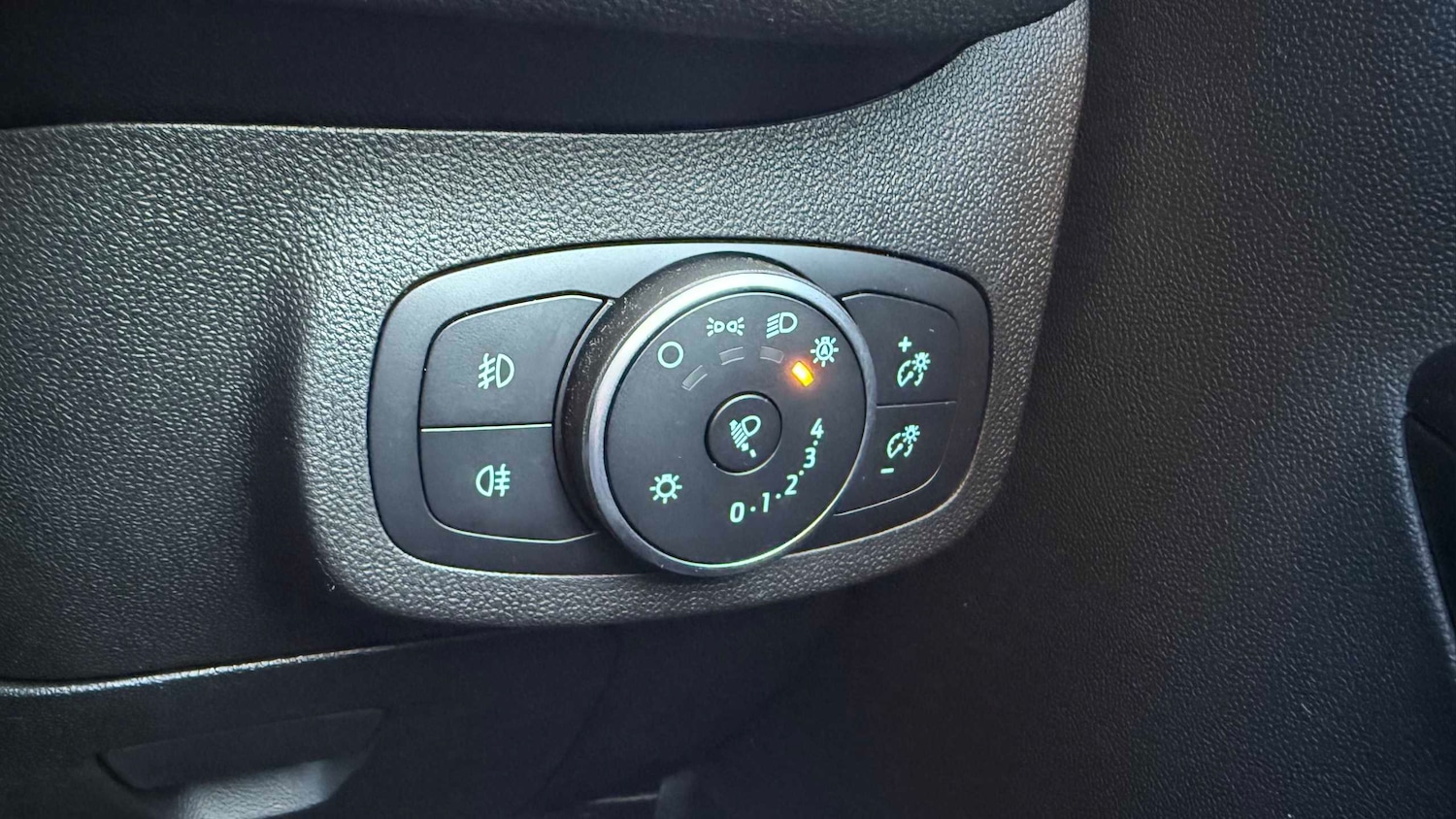 Used Ford Fiesta 2018 for sale - 77103123: Photo 10