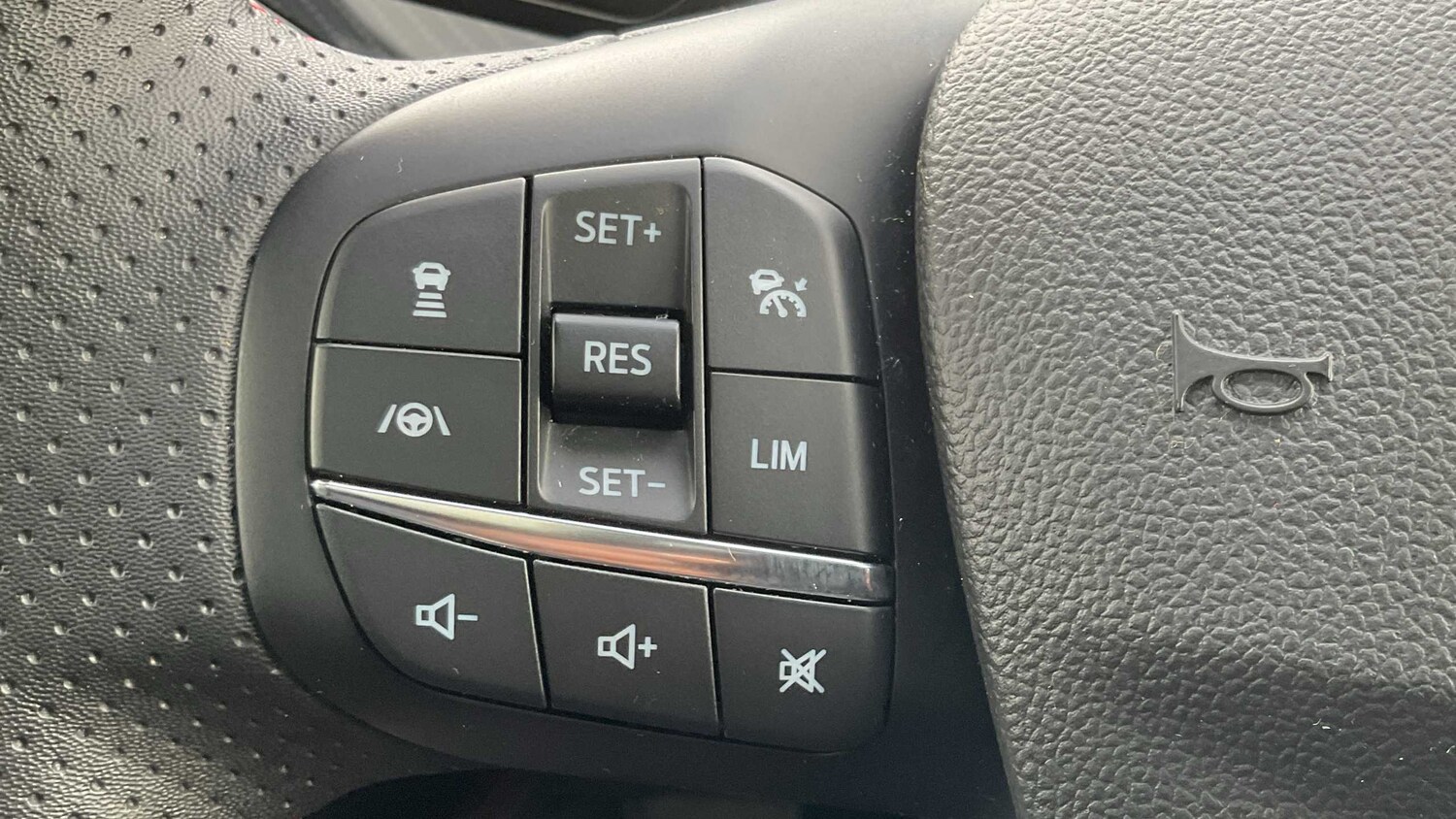 Used Ford Kuga 2023 for sale - 75845750: Photo 25