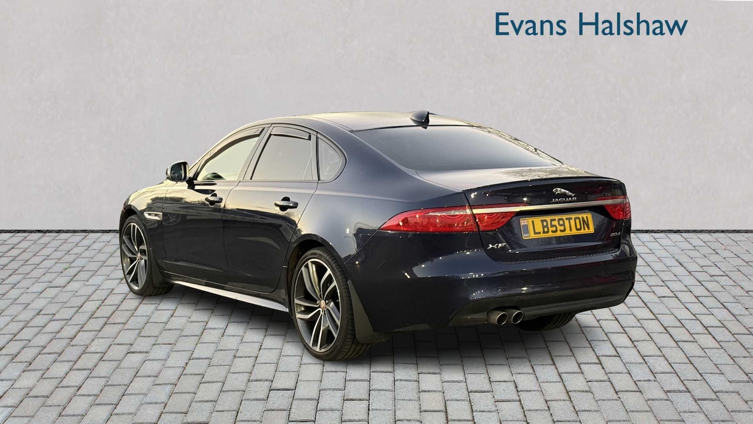 Used Jaguar XF 2017 for sale - 76624465: Photo 4