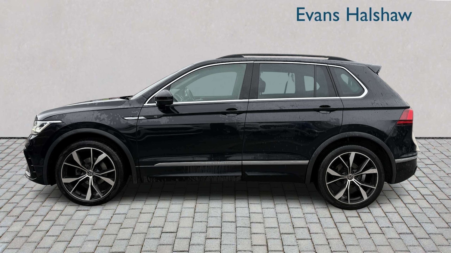 Used Volkswagen Tiguan for sale - 77861729: Photo 3