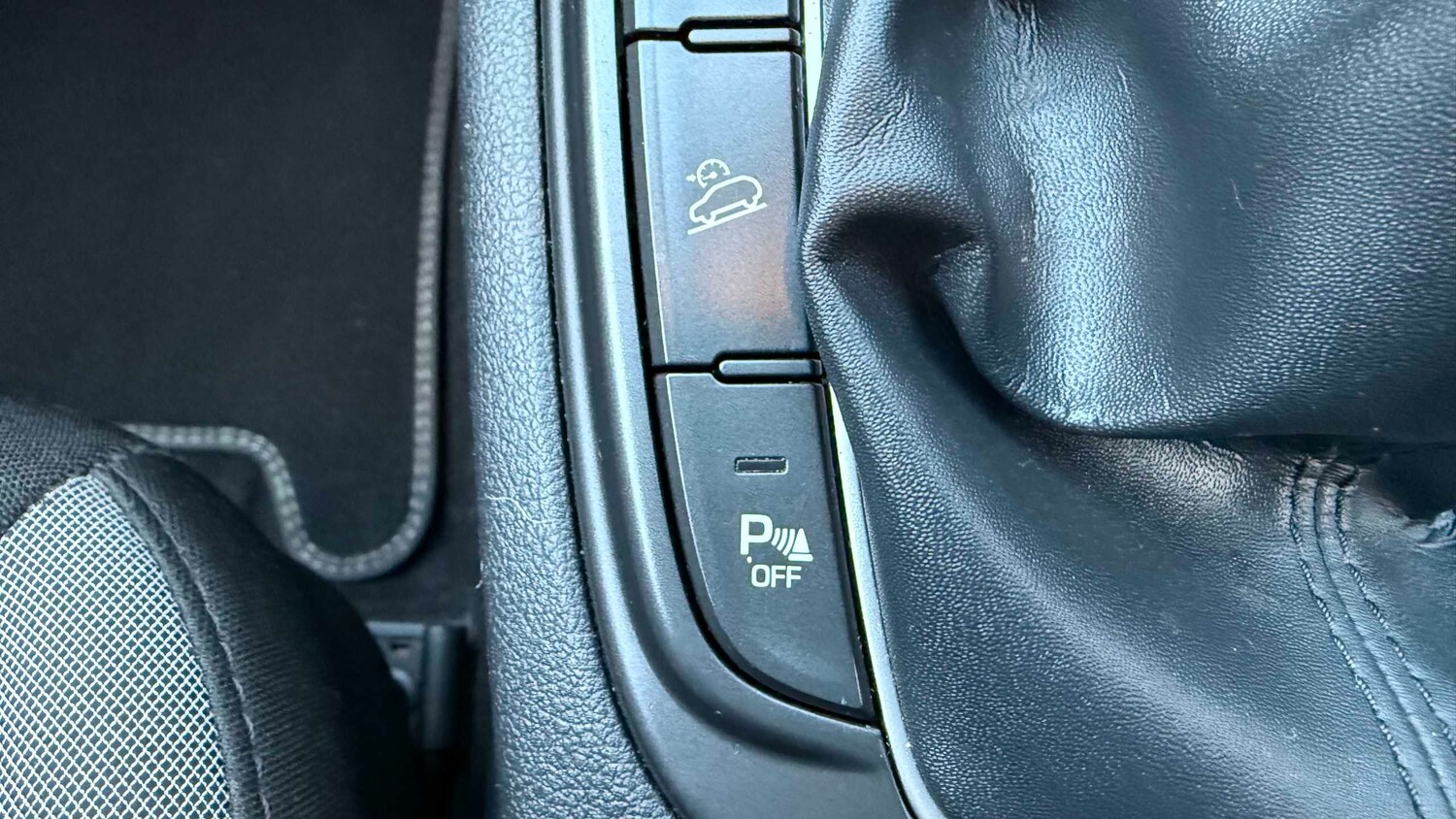 Used Hyundai KONA 2018 for sale - 76460334: Photo 18