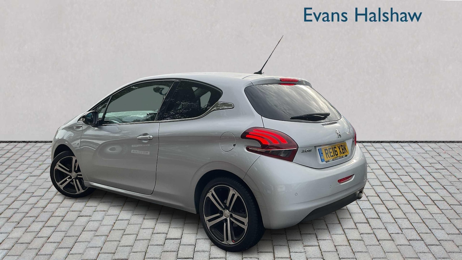 Used Peugeot 208 2016 for sale - 76141740: Photo 2