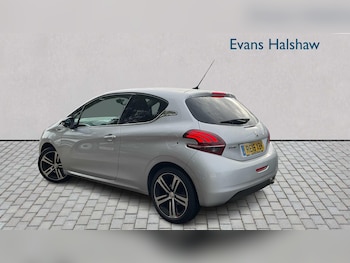 Used Peugeot 208 2016 for sale - 76141740: Photo 2