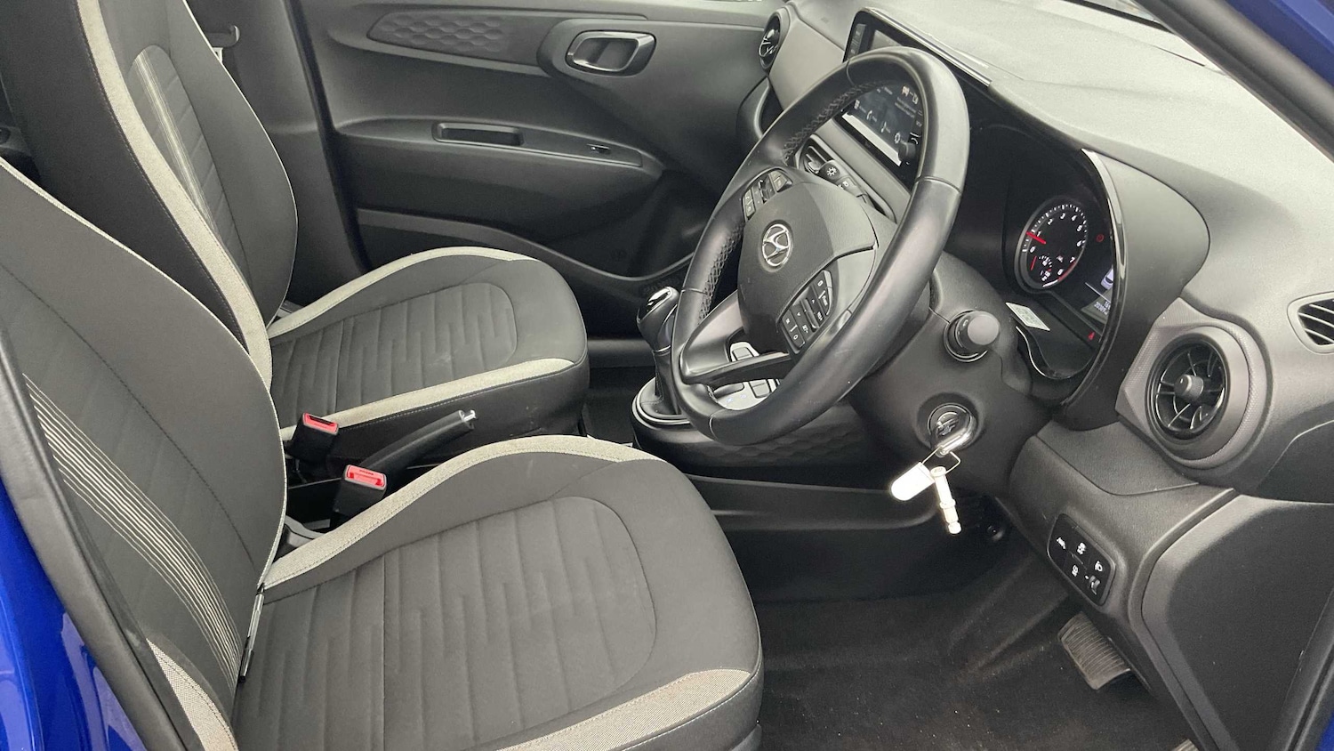 Used Hyundai i10 2023 for sale - 76087980: Photo 3