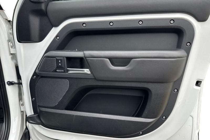 Used Land Rover Defender 2022 for sale - 76984312: Photo 20