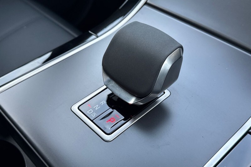 Used Land Rover Range Rover Velar 2024 for sale - 76984352: Photo 13