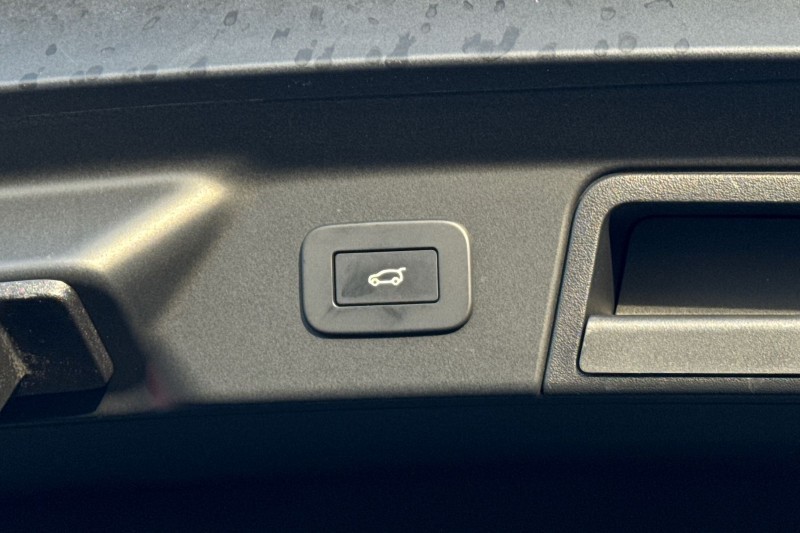 Used Land Rover Range Rover Velar 2024 for sale - 76984352: Photo 42