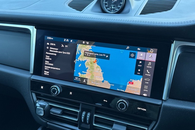 Used Porsche Macan 2023 for sale - 76984355: Photo 11