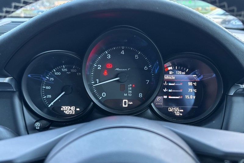 Used Porsche Macan 2023 for sale - 76984355: Photo 16