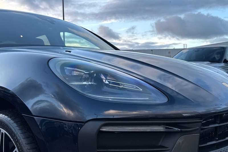 Used Porsche Macan 2023 for sale - 76984355: Photo 17