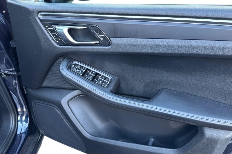 Used Porsche Macan 2023 for sale - 76984355: Photo 22
