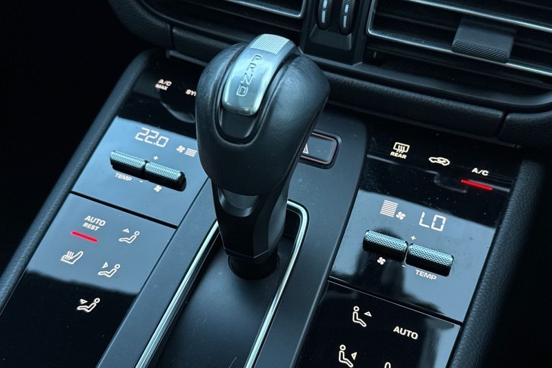 Used Porsche Macan 2023 for sale - 76984355: Photo 30