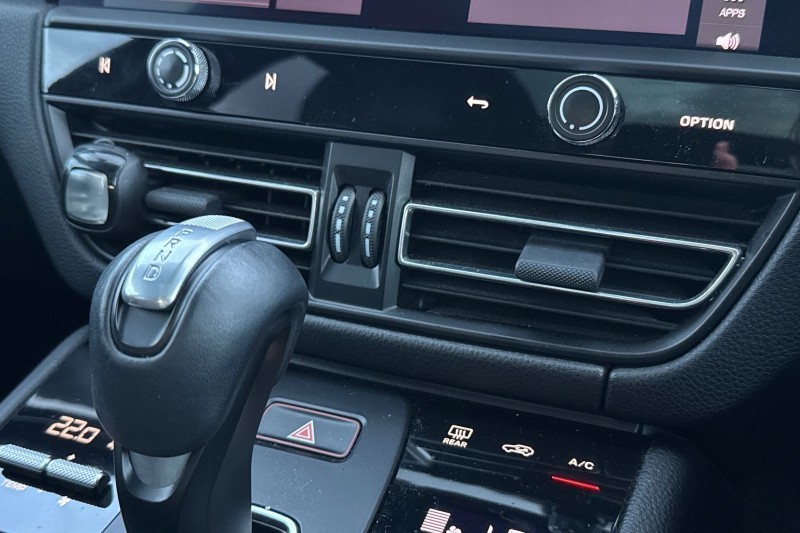 Used Porsche Macan 2023 for sale - 76984355: Photo 31