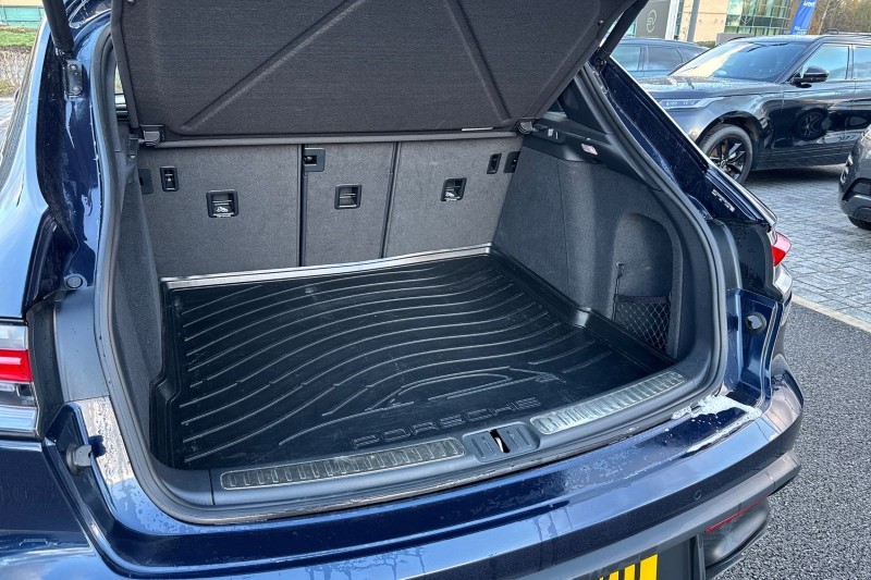 Used Porsche Macan 2023 for sale - 76984355: Photo 33