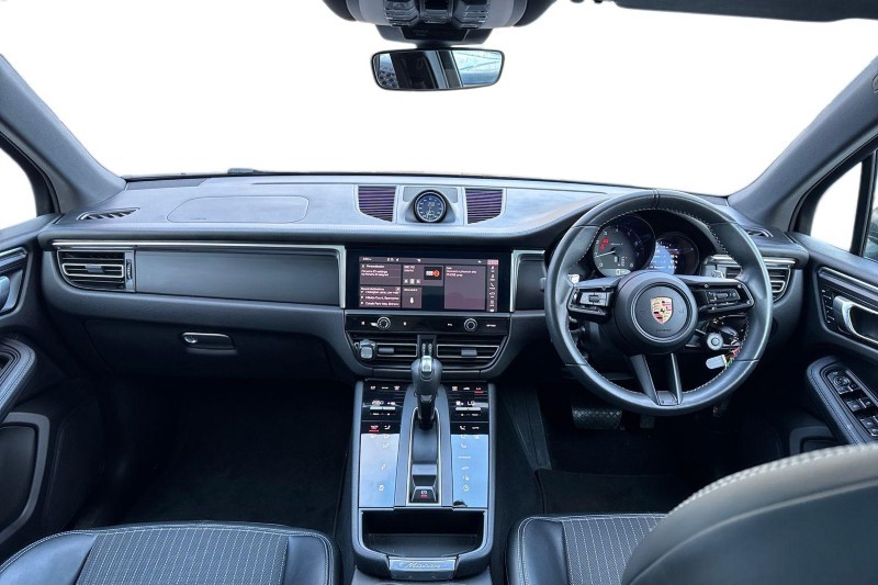 Used Porsche Macan 2023 for sale - 76984355: Photo 9