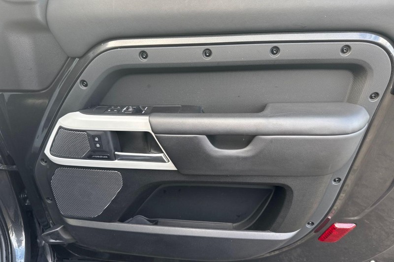 Used Land Rover Defender 2023 for sale - 76984293: Photo 22