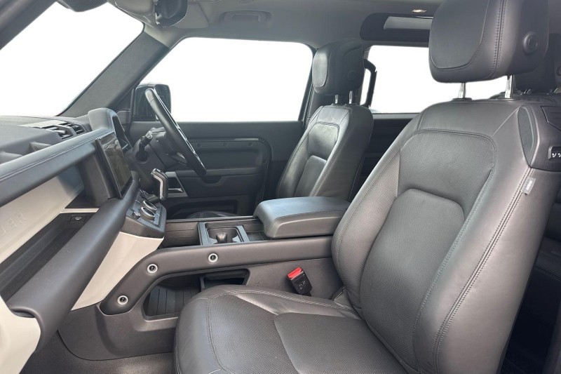 Used Land Rover Defender 2023 for sale - 76984293: Photo 3