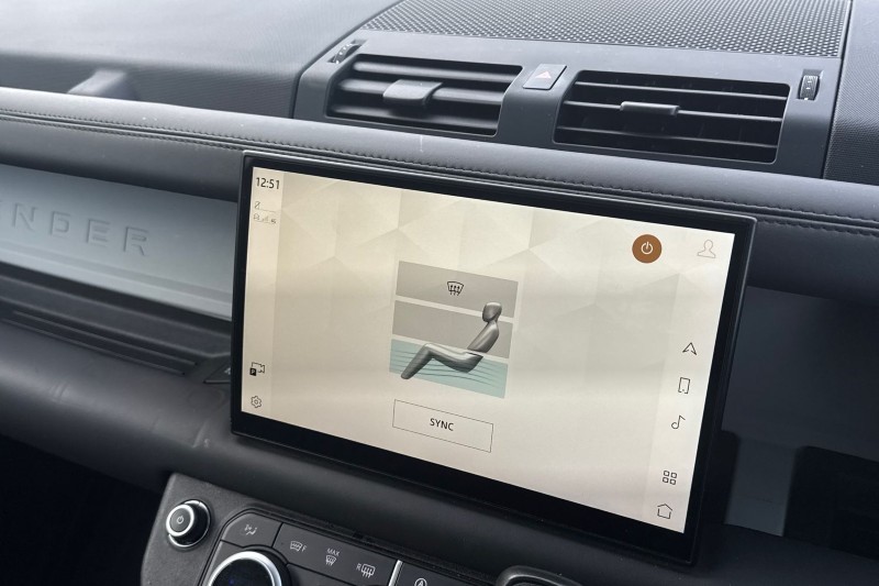 Used Land Rover Defender 2023 for sale - 76984293: Photo 30