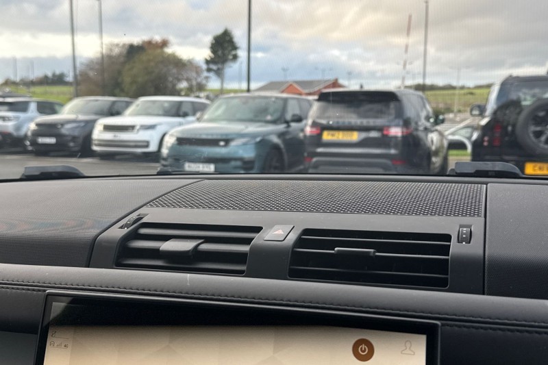 Used Land Rover Defender 2023 for sale - 76984293: Photo 31