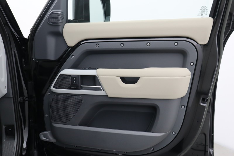 Used Land Rover Defender 2023 for sale - 78108853: Photo 24