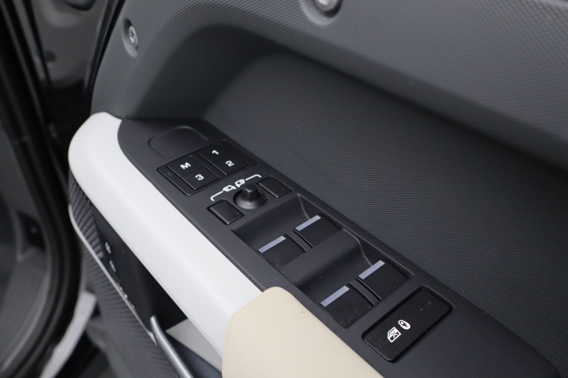 Used Land Rover Defender 2023 for sale - 78108853: Photo 25