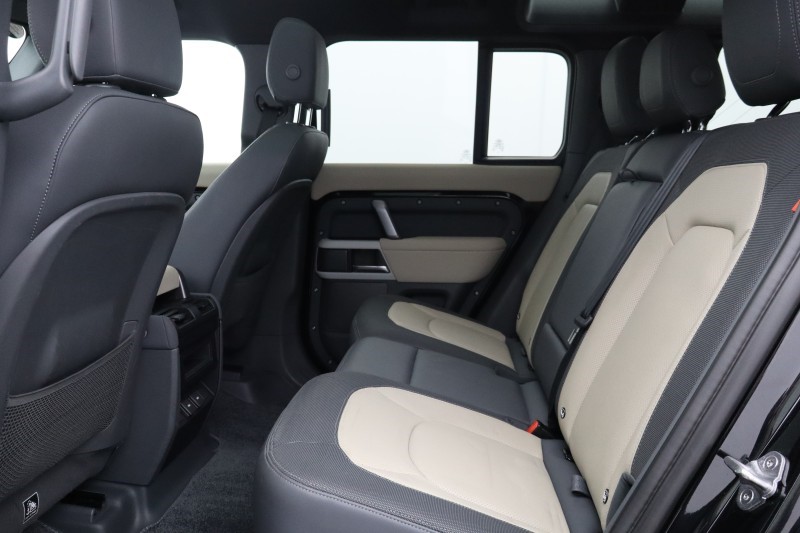 Used Land Rover Defender 2023 for sale - 78108853: Photo 5