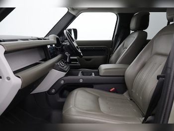 Used Land Rover Defender 2022 for sale - 78165903: Photo