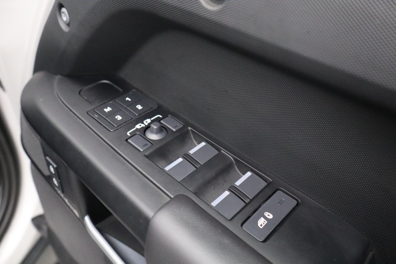 Used Land Rover Defender 2025 for sale - 78105829: Photo 28