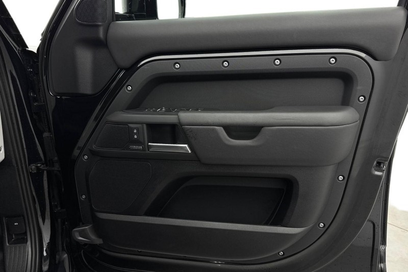 Used Land Rover Defender 2025 for sale - 77607116: Photo 23