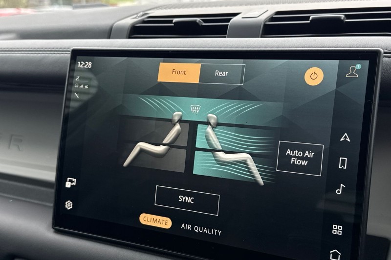 Used Land Rover Defender 2025 for sale - 77607116: Photo 32