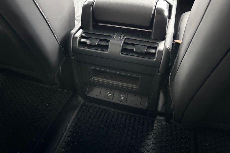 Used Land Rover Defender 2024 for sale - 76984335: Photo 18