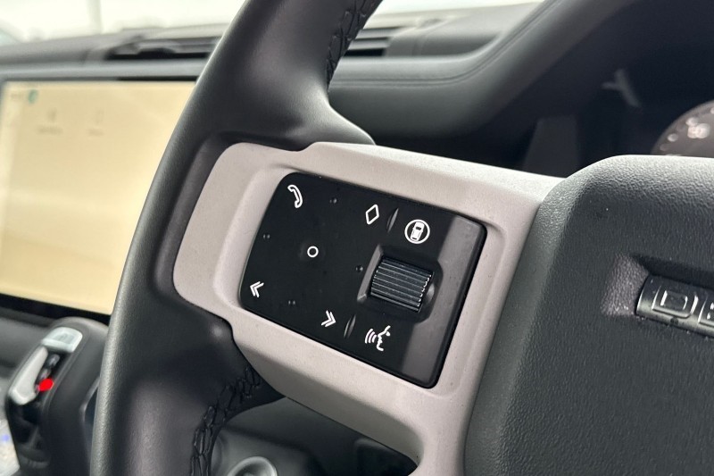 Used Land Rover Defender 2024 for sale - 76984335: Photo 27