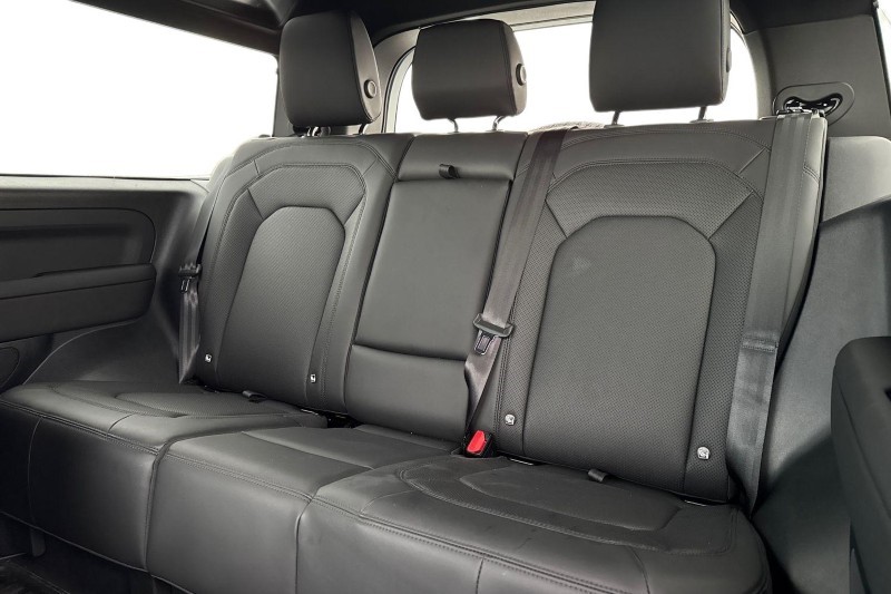 Used Land Rover Defender 2024 for sale - 76984335: Photo 4