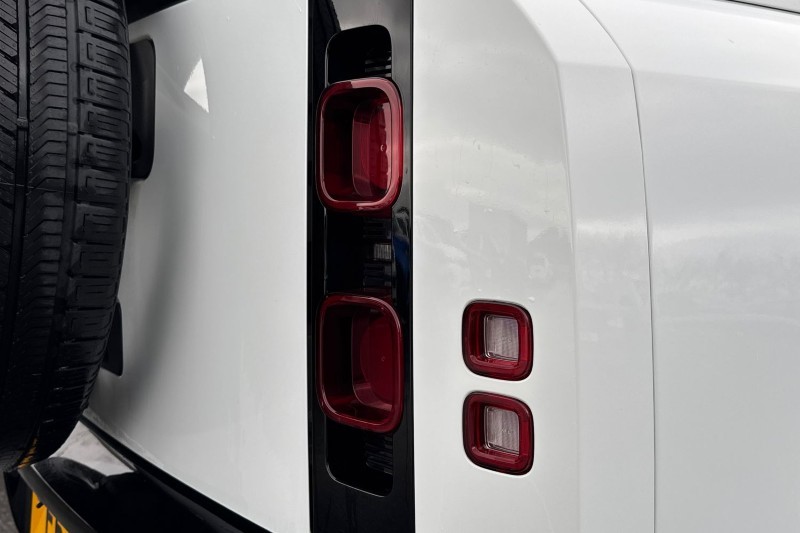 Used Land Rover Defender 2024 for sale - 76984335: Photo 41
