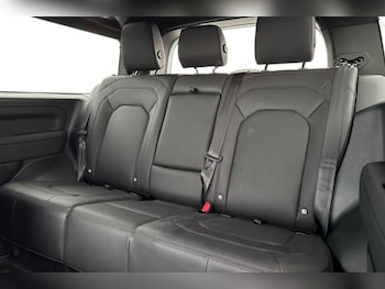 Used Land Rover Defender 2024 for sale - 76984335: Photo