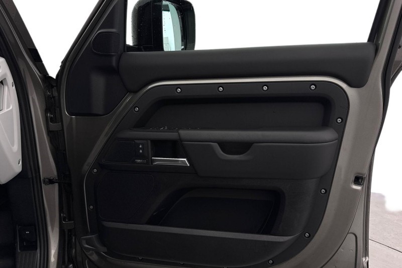 Used Land Rover Defender 2024 for sale - 77435220: Photo 22