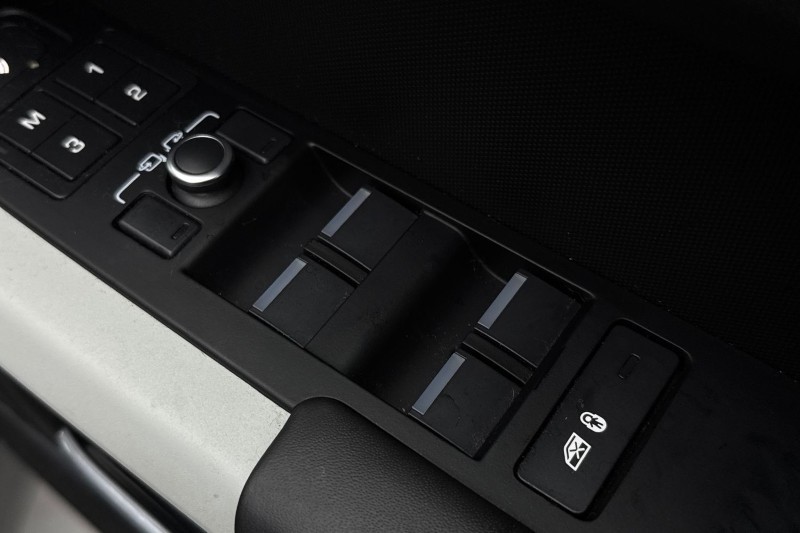 Used Land Rover Defender 2021 for sale - 77492806: Photo 23