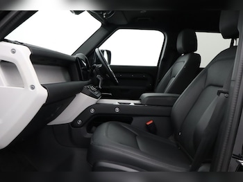 Used Land Rover Defender 2024 for sale - 78596553: Photo