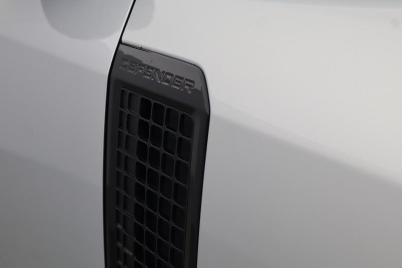 Used Land Rover Defender 2023 for sale - 77802075: Photo 20