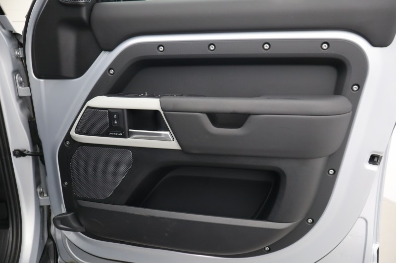 Used Land Rover Defender 2023 for sale - 77802075: Photo 23