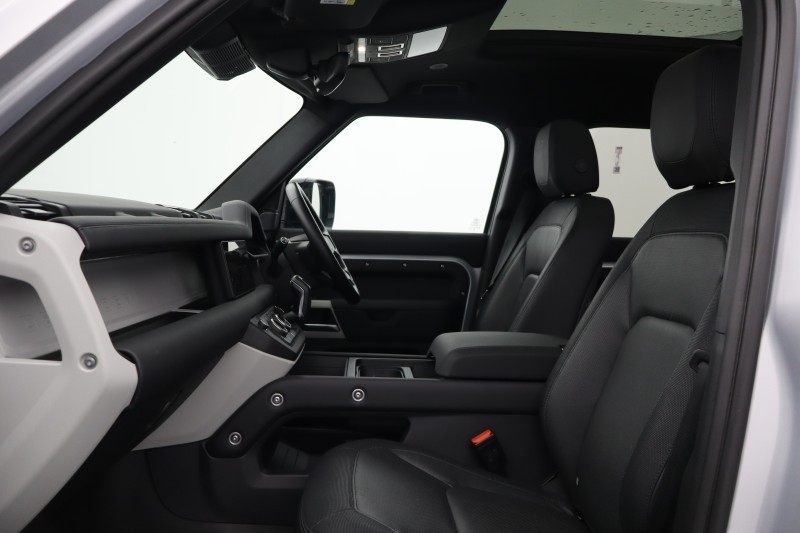 Used Land Rover Defender 2023 for sale - 77802075: Photo 3