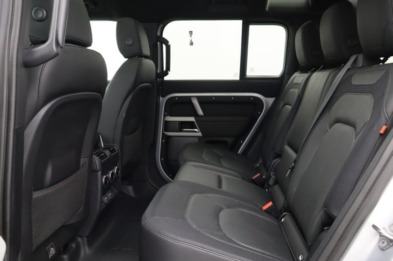 Used Land Rover Defender 2023 for sale - 77802075: Photo 4