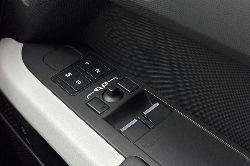 Used Land Rover Defender 2023 for sale - 77474746: Photo 22