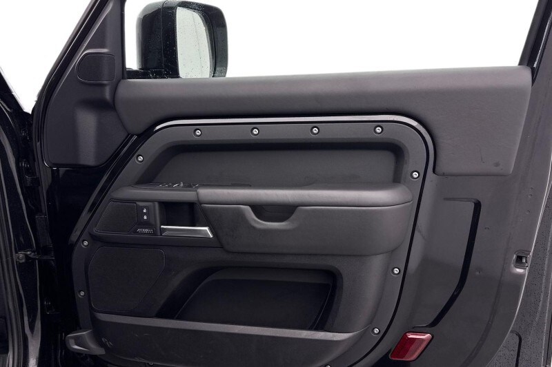 Used Land Rover Defender 2024 for sale - 77449918: Photo 22