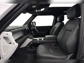 Used Land Rover Defender 2024 for sale - 77449918: Photo