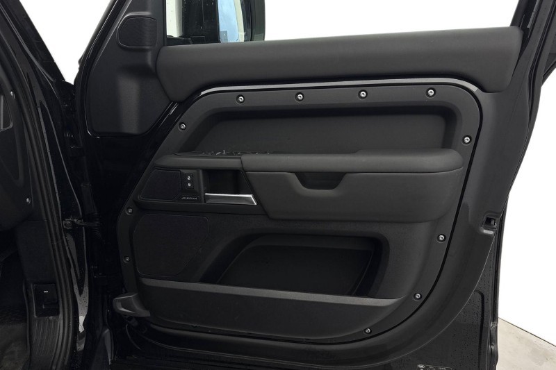 Used Land Rover Defender 2024 for sale - 77445777: Photo 22